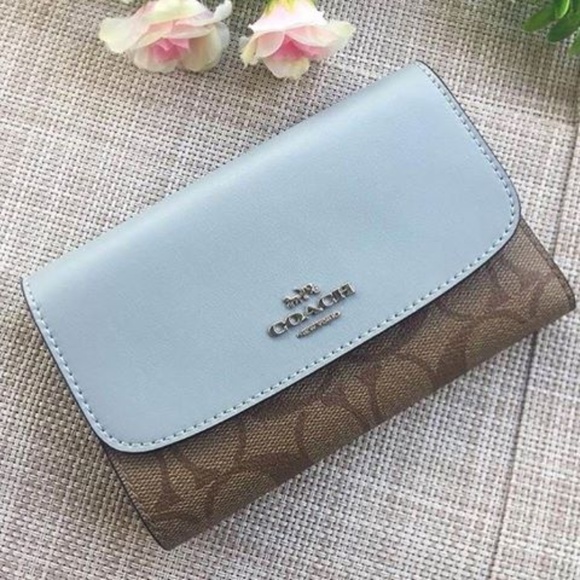 Coach Handbags - 🍒NWT🍒COACH MEDIUM ENVELOPE WALLET